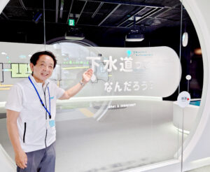 館長と行く！下水道科学館ガイドツアーの写真