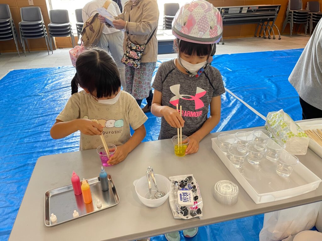 スライムづくりの様子