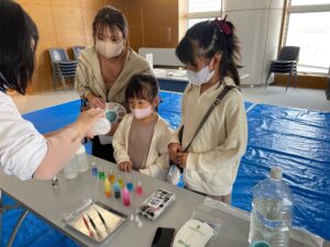 カラーボトルづくりの様子