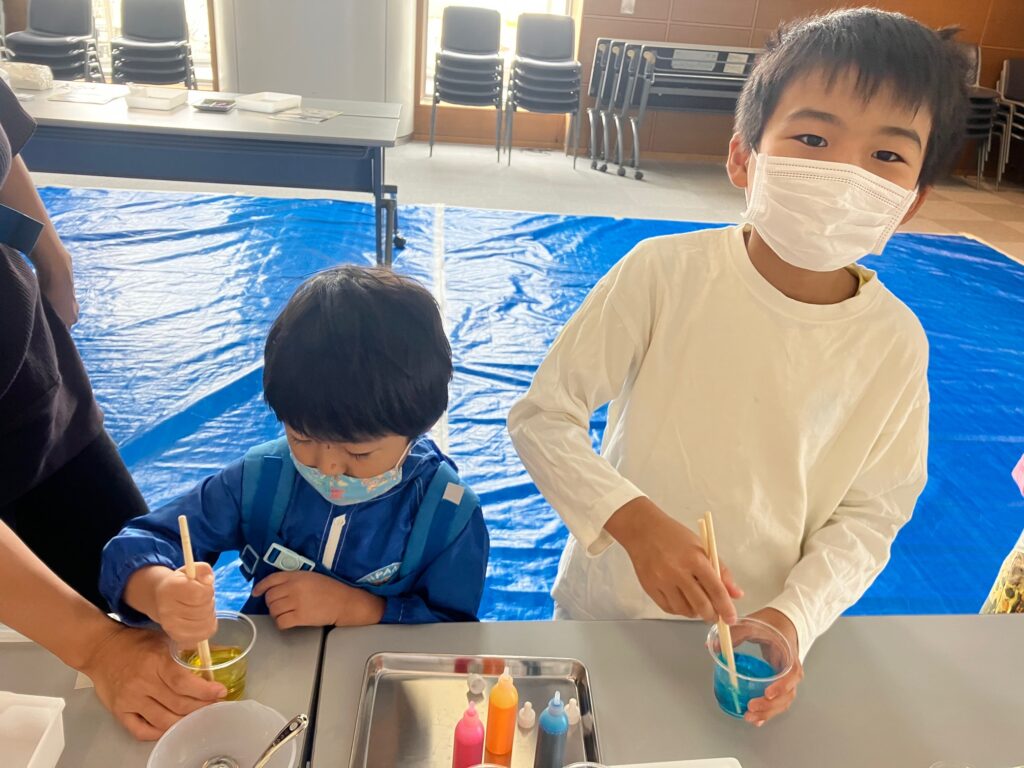 スライムづくりの様子