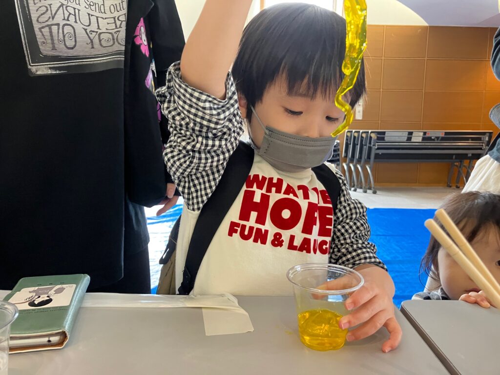 スライムを混ぜる様子