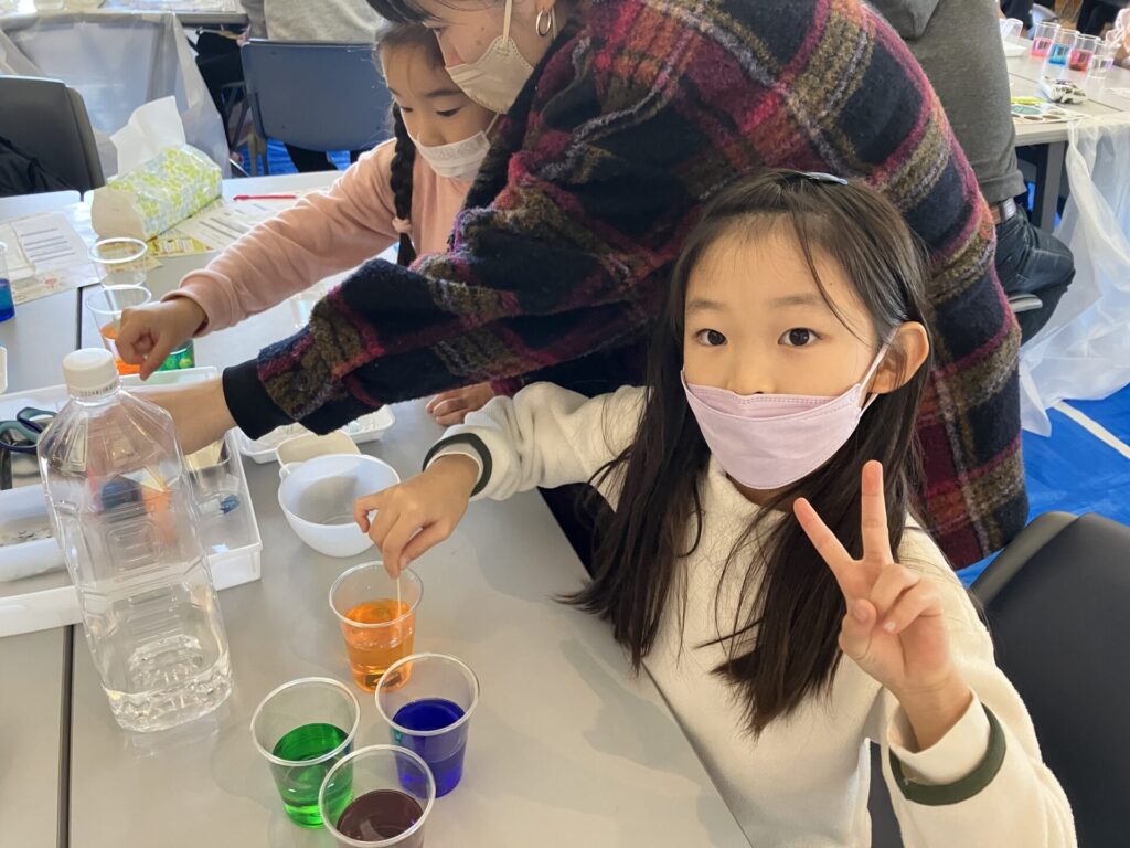 インクを混ぜている様子