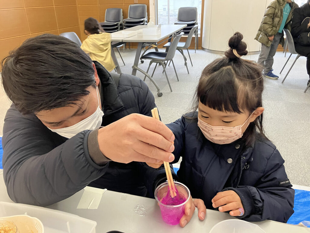 スライムづくりの様子