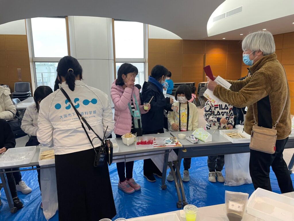 スライムづくりの様子